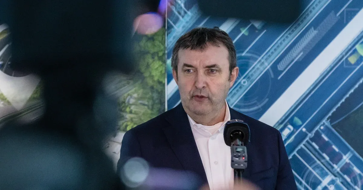 Palkovics László helyett MI-generált avatarja magyaráz a Facebook-oldalán