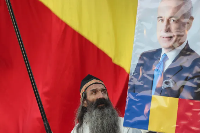 Fára mászva, elefántokról énekelve tüntetett a Georgescu-támogató aktivista, letartóztatták