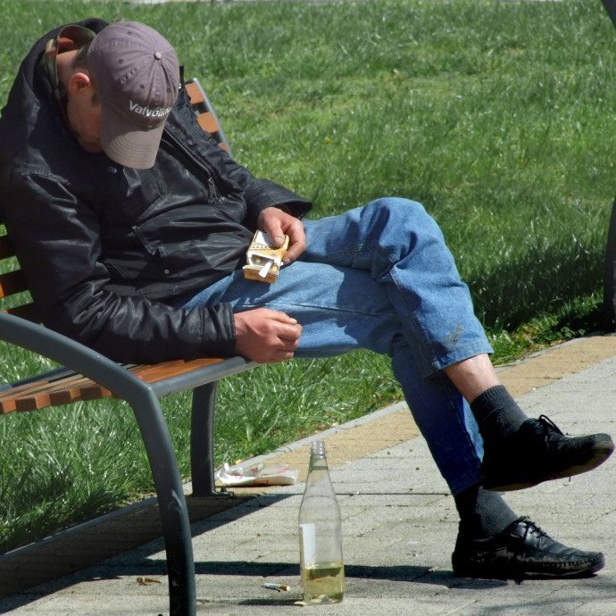 Feles reggelire, cigi helyett Xanax, ebben a közegben indul kirakatháború a drogok ellen