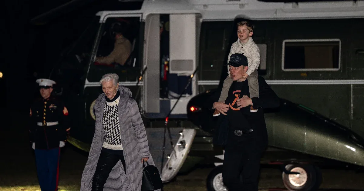 Nem elég, hogy Elon Musk mindenhol ott van, anyja mozgolódását is aggódva figyelik
