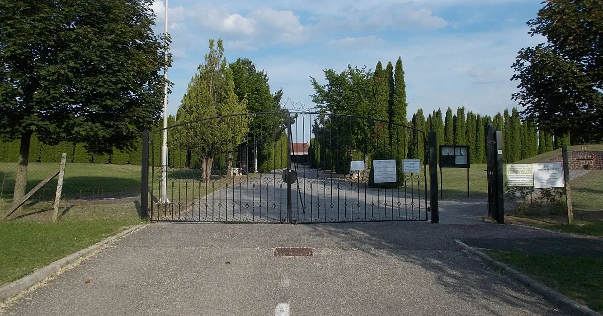 Utólagos önkormányzati rendelet miatt évek óta nem kaphat sírjelet egy elgázolt siófoki egyetemista