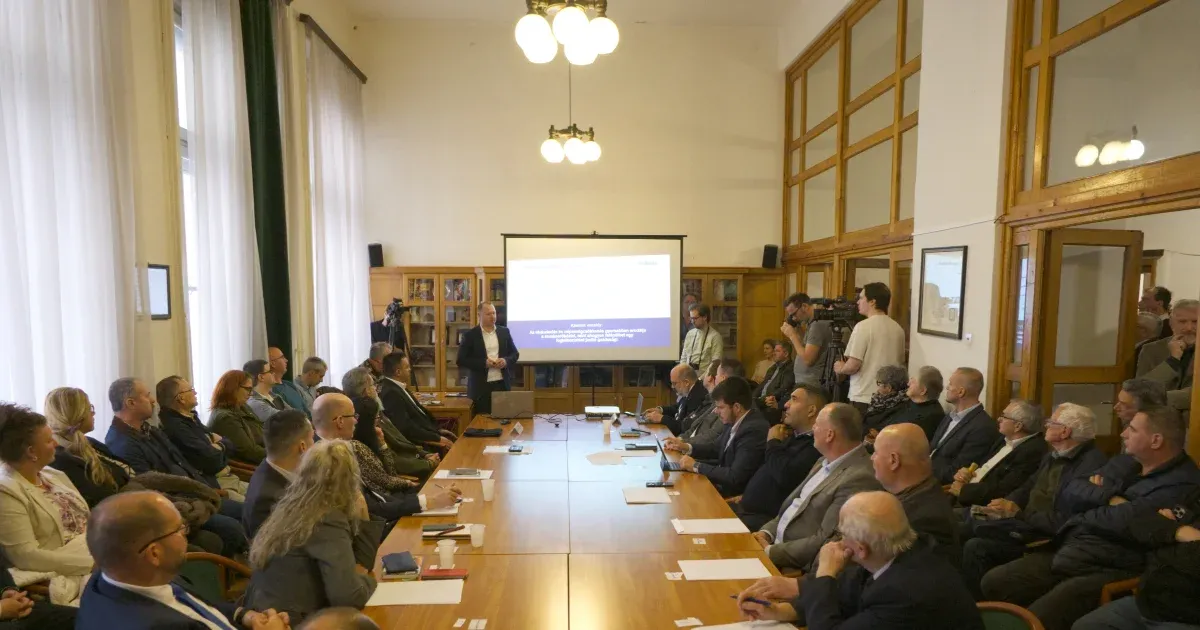 Nem tudni, ki költözne a Pécs mellé tervezett óriási ipari parkba, de kérik, ne legyenek álmatlan éjszakái senkinek