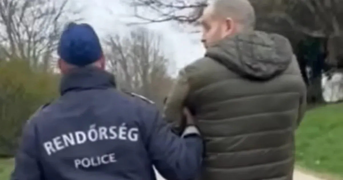 Rendőrök vezették el Bede Zsoltot a Tisza Párt etyeki rendezvényéről