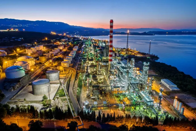 Sok a front a magyar és a horvát olajipar között, de Rijekából most jó hír érkezett