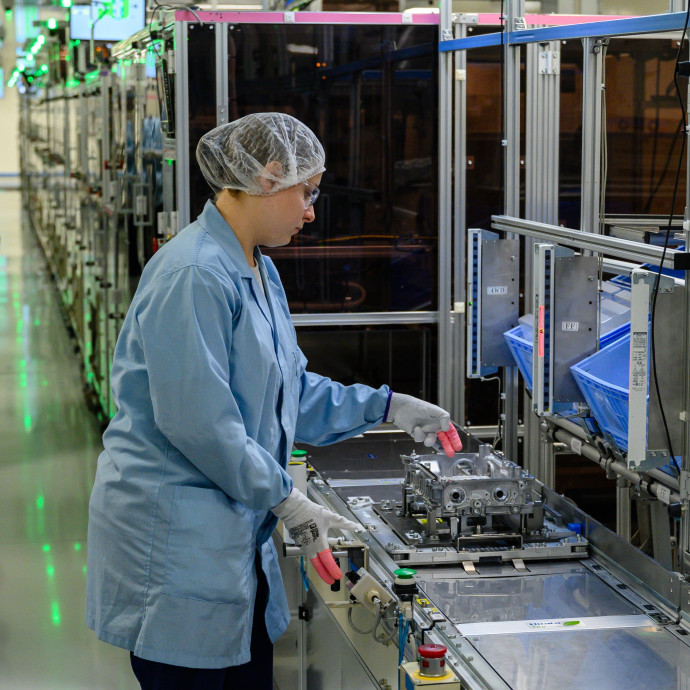 Az EU-ban csak a bolgár és a román dolgozó munkája olcsóbb a magyarénál