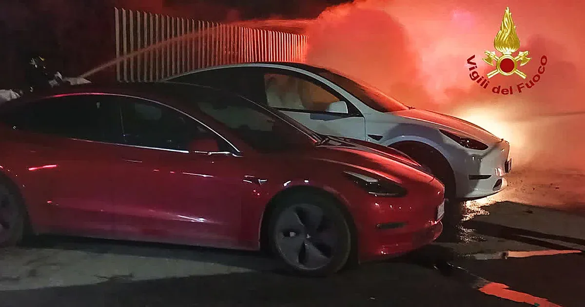 Terrorizmust lát Elon Musk egy római Tesla-kereskedés tűzesete mögött