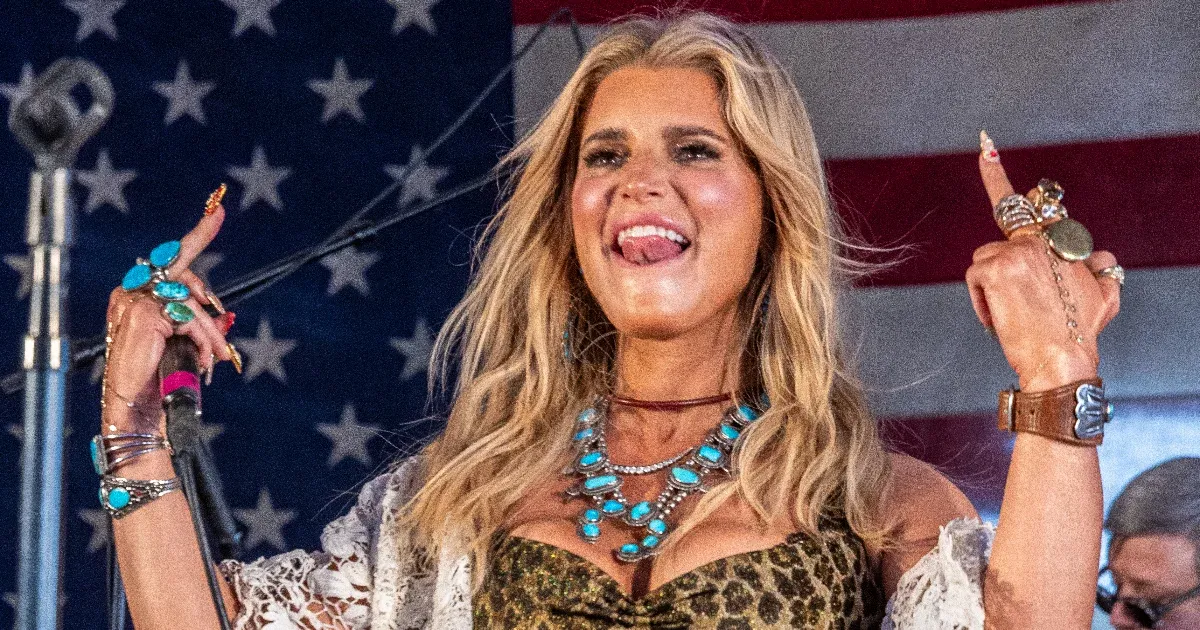 Jessica Simpson kígyóspermával tartja formában a hangját