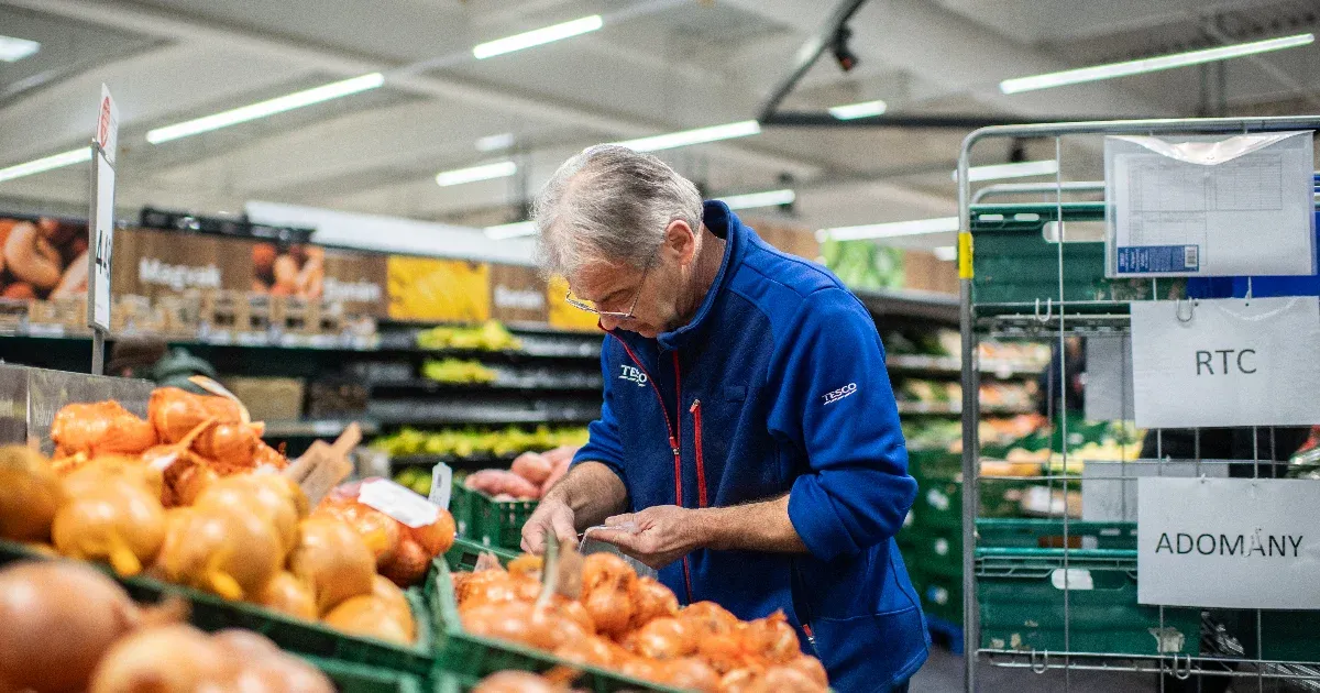 A Tesco teljesen, az Auchan részben kiszervezi a házhoz szállítást