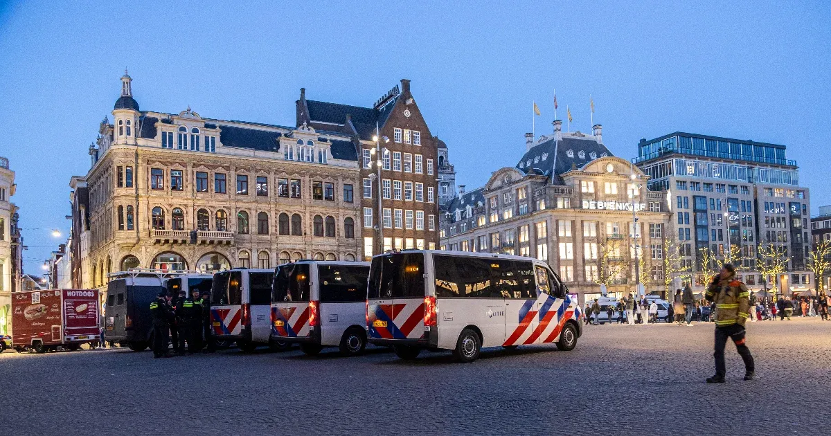 A holland ügyészség szerint terrorista szándékból támadt emberekre az amszterdami késelő