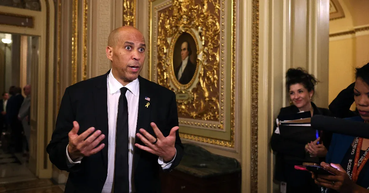 Rekordot döntött, 25 órán át beszélt Trump ellen Cory Booker demokrata szenátor a kongresszusban