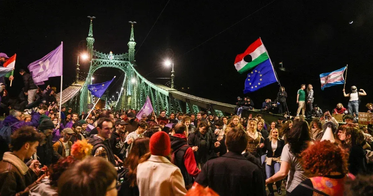 Protesters block four Budapest bridges for hours due to restrictions on the right of assembly
