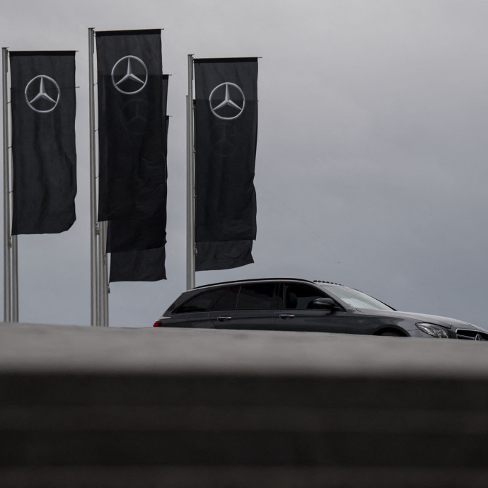 Újra azzal úszta meg a sokmilliárdos büntetést a Mercedes, hogy feldobta kartelltársait