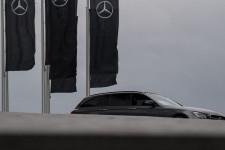 Újra azzal úszta meg a sokmilliárdos büntetést a Mercedes, hogy feldobta kartelltársait