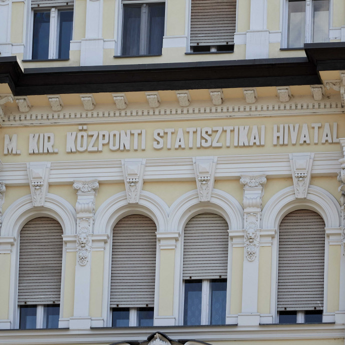 Nagyon veszélyes vizekre tévedt a KSH a hamisnak tűnő szegénységi adatokkal