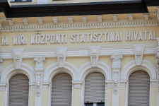 Nagyon veszélyes vizekre tévedt a KSH a hamisnak tűnő szegénységi adatokkal
