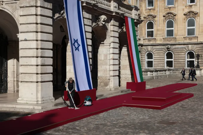 Katonasor, szőnyegtakarítás: így készültek Netanjahu fogadására