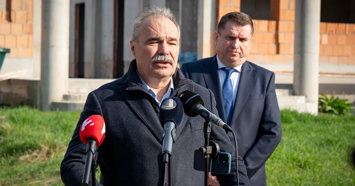 Nagy István bejelentette az új szigorításokat a ragadós száj- és körömfájás ellenzőjében Nagy István bejelentette az új szigorításokat a ragadós száj- és körömfájás ellenzőjében