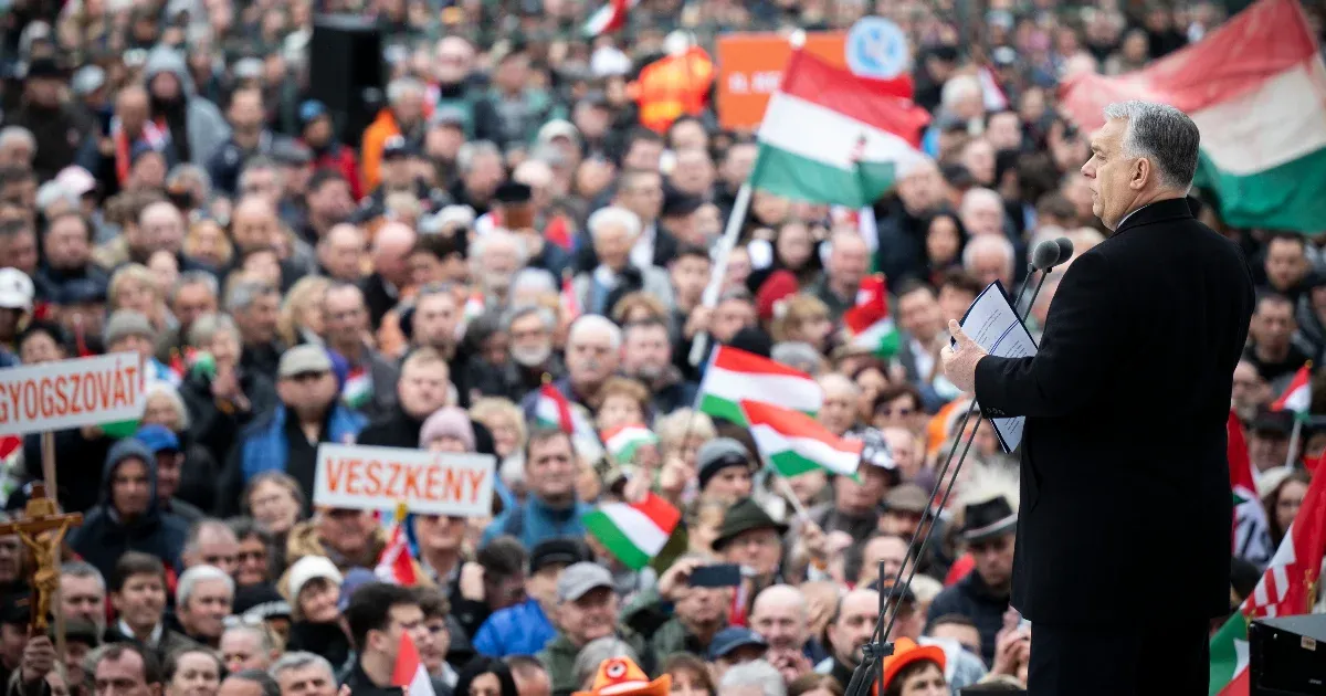 Orbán Viktor bejelenti, hogy módosítanák a törvényeket a tüntetők jogainak védelme érdekében Orbán Viktor bejelenti, hogy módosítanák a törvényeket a tüntetők jogainak védelme érdekében