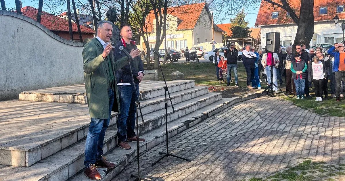 Lázár János: Nem olyan régen még Magyar Péter Mészáros Lőrinc seggéből nyalta ki a tíz fillért