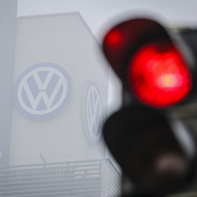 Egyelőre inkább csak nyilatkozatok szintjén kacsintgat a hadiipar felé az európai autóipar