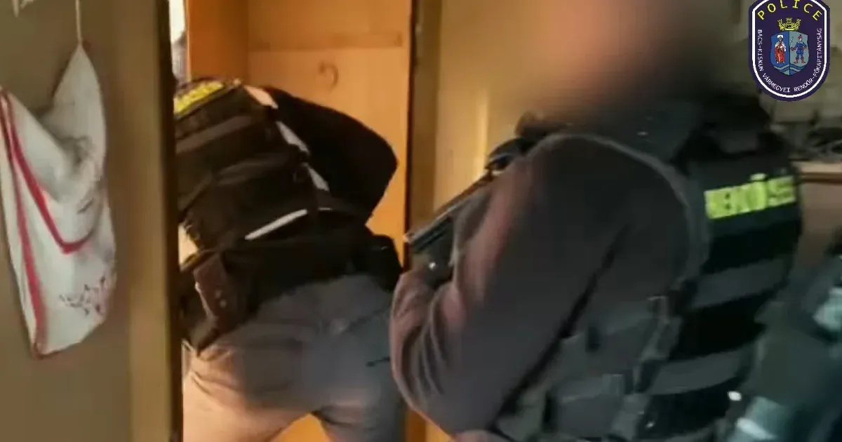 Egy titokzatos szekrényre bukkantak a rendőrök a bajai drograzzián