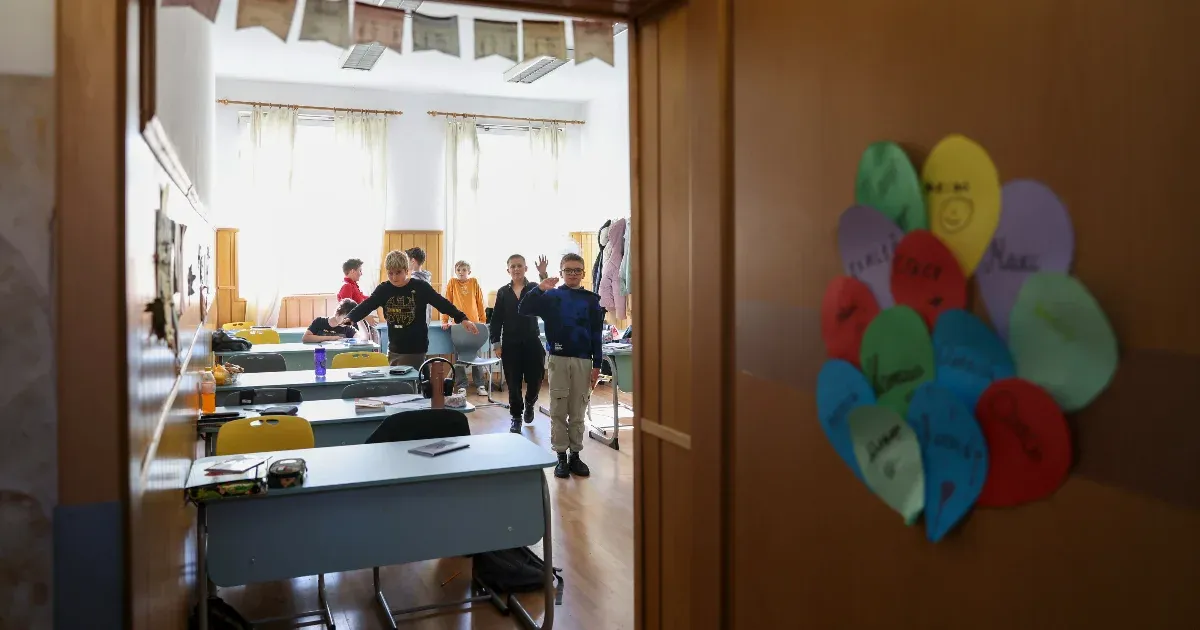 Előzetes szűrés alapján dől el, ki lehet iskolaigazgató, a tanárokat hazafias nevelésre képzik
