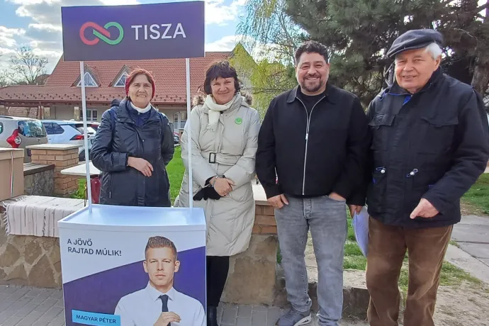 Caramel pár éve még egy fideszes jelölttel lépett fel a kampányban, most a Tisza Párt pultjánál pózol