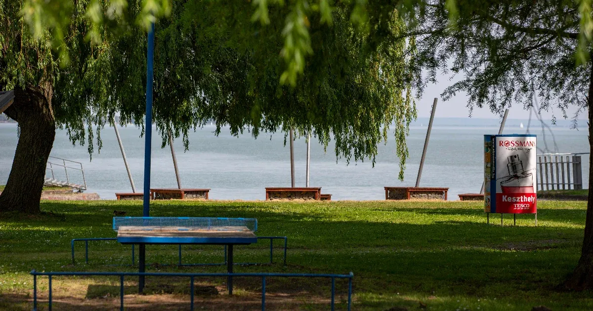 Több mint 900 millió forintért adná el az egyik keszthelyi strandját az agráregyetem