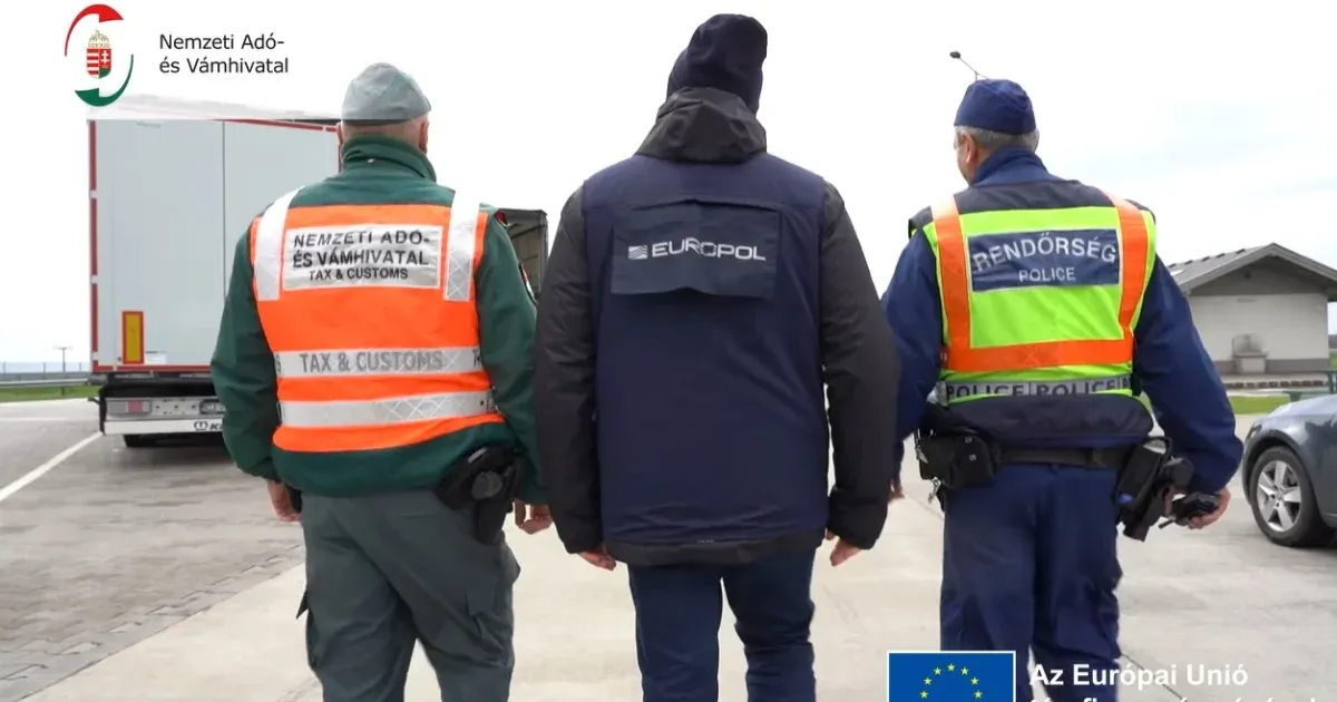 Budapesti vegyesboltokban és a román határon razziázott a NAV, a rendőrség és az Europol