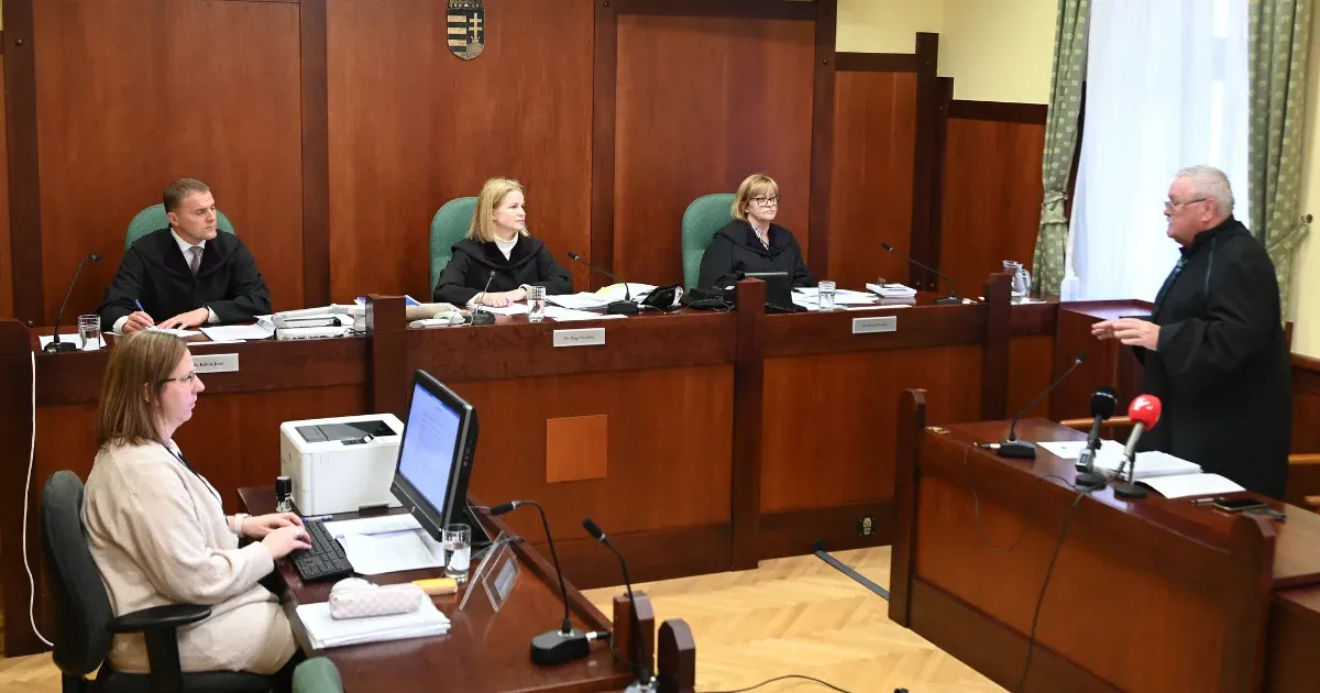 Jogerősen 11 év 6 hónapot kapott a férfi, aki a nyílt utcán szúrta szíven az apját egy katonai késsel
