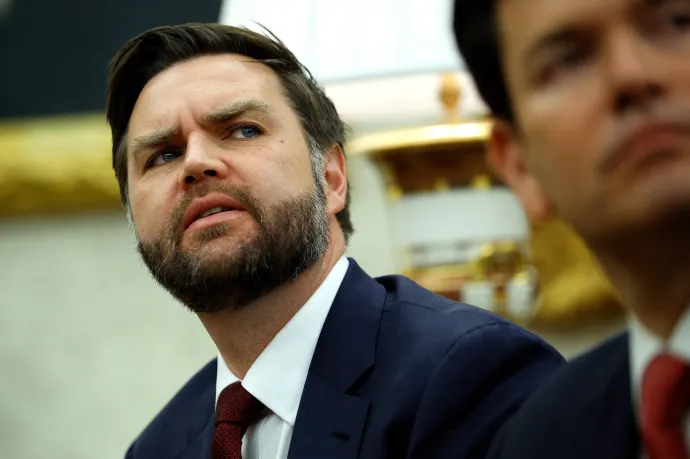 J. D. Vance leparasztozott 1,4 milliárd kínait, azóta ez lett az ottani net kedvenc témája, és a külügy is visszaszólt