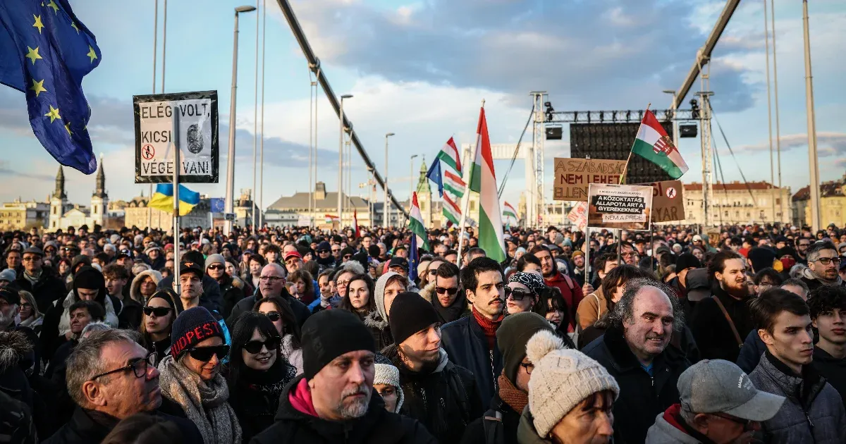 Ismét hídfoglalás volt Budapesten, Hadházy Ákos jövő hétre újabb tüntetést hirdetett