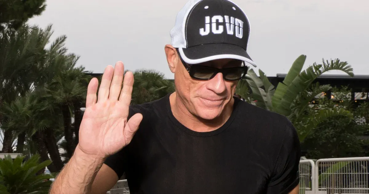 Jean-Claude Van Damme szerint nem igaz, hogy fiatal román nőket ajánlott fel neki egy bűnszervezet