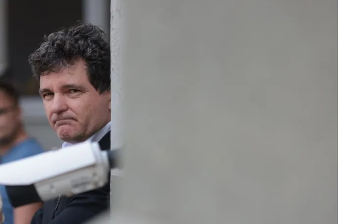 BEC: Az USR nem kampányolhat Nicușor Dan mellett