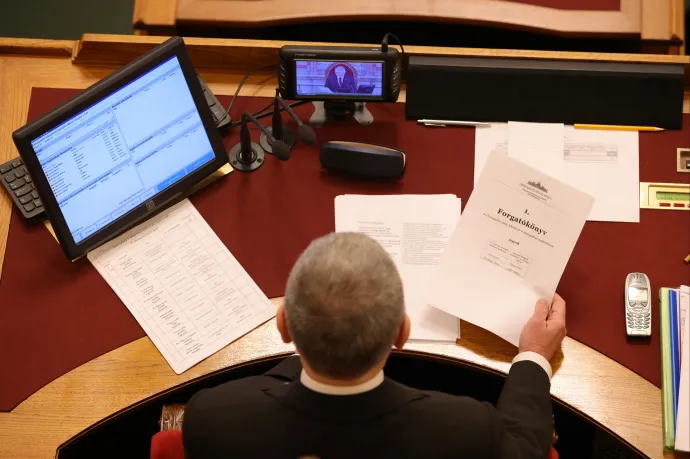 Leállt a parlament élő közvetítése, elment az internet – technikai problémákkal indult az Országgyűlés ülése