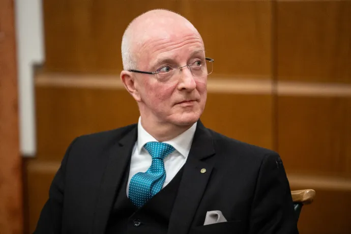 Jogászbotrány: nem bírta a kritikát, felpattant és otthagyta a jogászgyűlést a Kúria elnöke