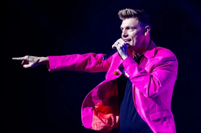 Szexuális erőszak miatt perlik a Backstreet Boys énekesét