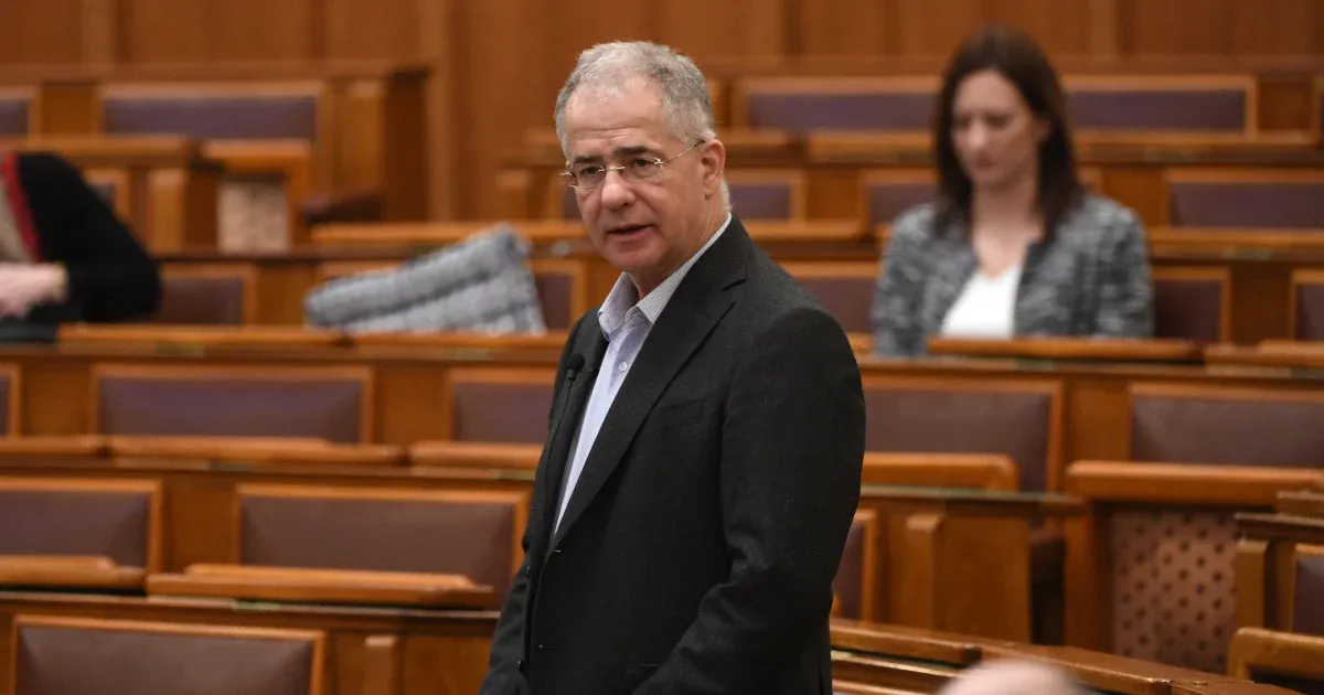 Fideszen belüli hőstettnek nevezte Harangozó Tamás, hogy Kósa Lajos leszavaztatta a Pride miatti pénzbüntetés további szigorítását