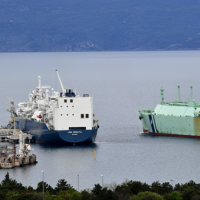 Amerika több gázt akar eladni nekünk, de akkor az orosz kapcsolatot is át kellene gondolni