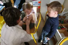 Fact-check: Tényleg nem vizsgálják megfelelően a gyerekek oltásait?