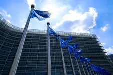 Az Európai Unió 700 millió euróra büntette az Apple-t és a Metát
