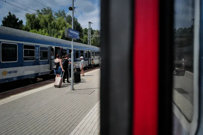 Megvalósulhat Navracsics álma: villamosított vasúton körbezakatolni a Balatont