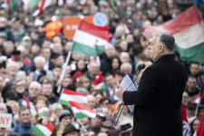 Túl korán lőtte fel a kormány a sikerrakétát, de már valami megmozdult