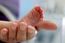 Durván csökken a születések száma, miközben egyre többen halnak meg Magyarországon
