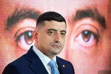 A húsvéti jókívánságok mellett állítólag pénzt is küldött az AUR a bukaresti ortodox papoknak