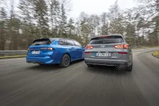 Miért venne bárki SUV-t, amíg léteznek ilyen praktikus kombik?