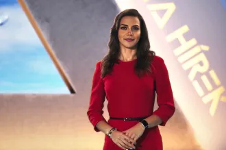 A köztévé MI-műsorvezetője szárnyra kelni nem fog, de emberibb még biztosan lehet