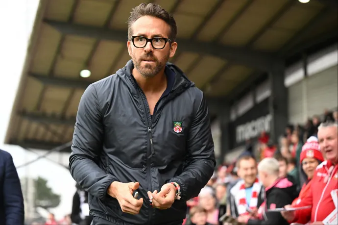 Ryan Reynolds futballcsapata megint feljutott, már csak egy lépésre vannak a Premier League-től