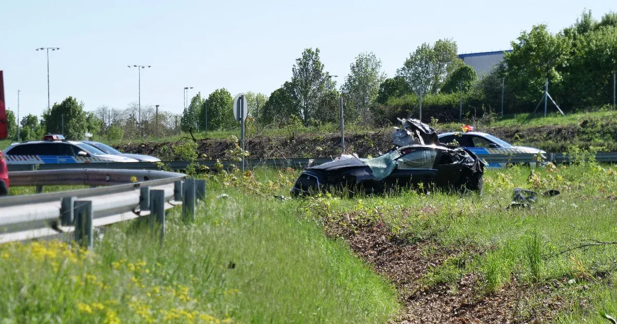 Súlyos baleset történt az M1-es autópályán, mentőhelikopter érkezett a sérültekért