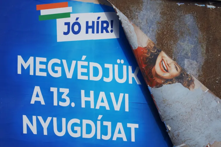 Az első pillanattól tudták, hogy hazugság, mégis teleplakátolták vele az országot